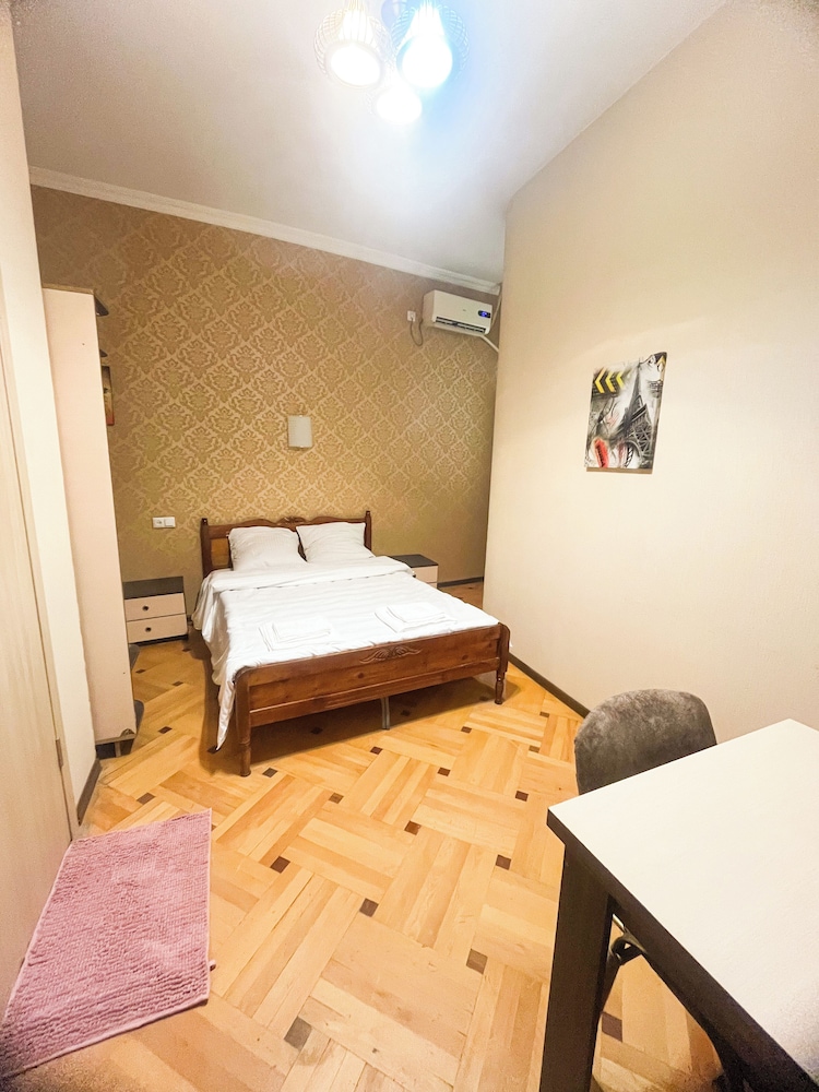 

Milano - Tbilisi - hotel villa