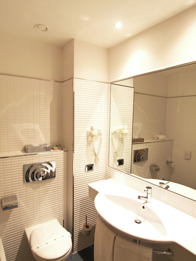 

Lamezia Terme - Lonate Pozzolo - Tower Hotel Malpensa