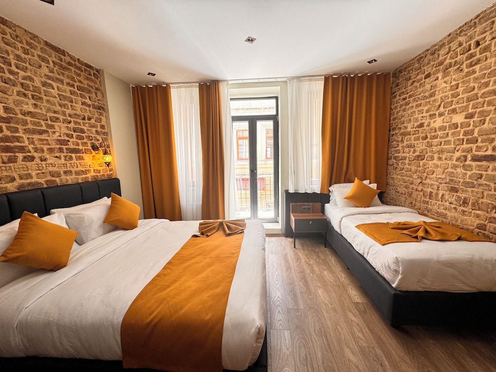 

Napoli - Istanbul - Galata Calm Tale Hotel