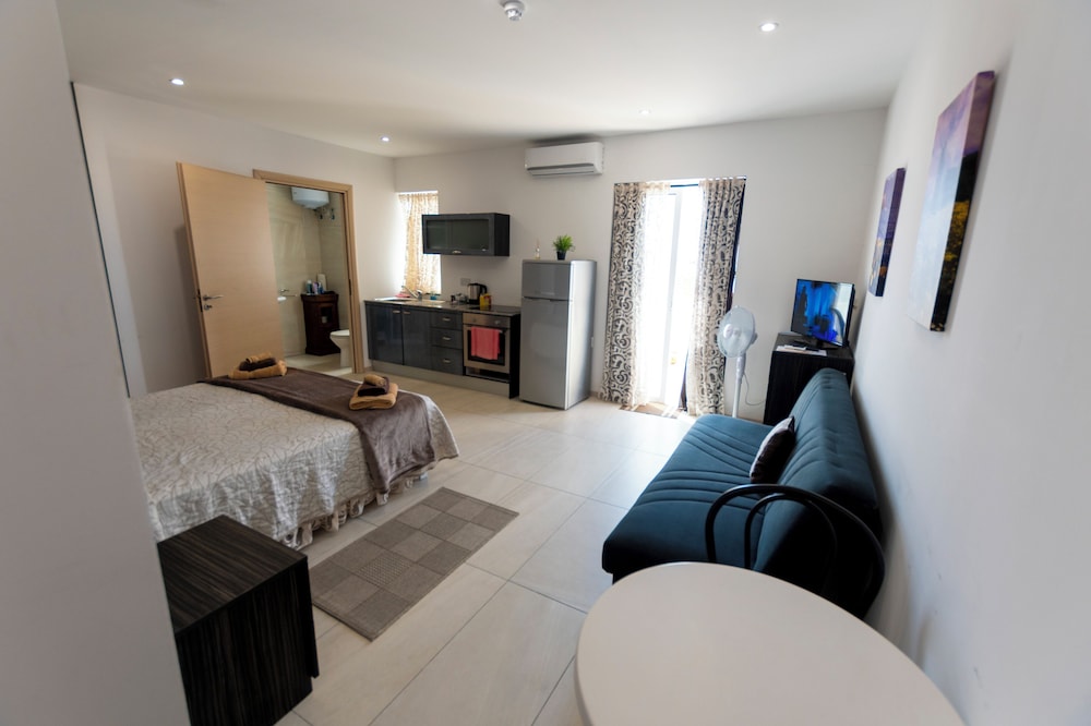 

Pisa - Mellieha - Estrella Lodging