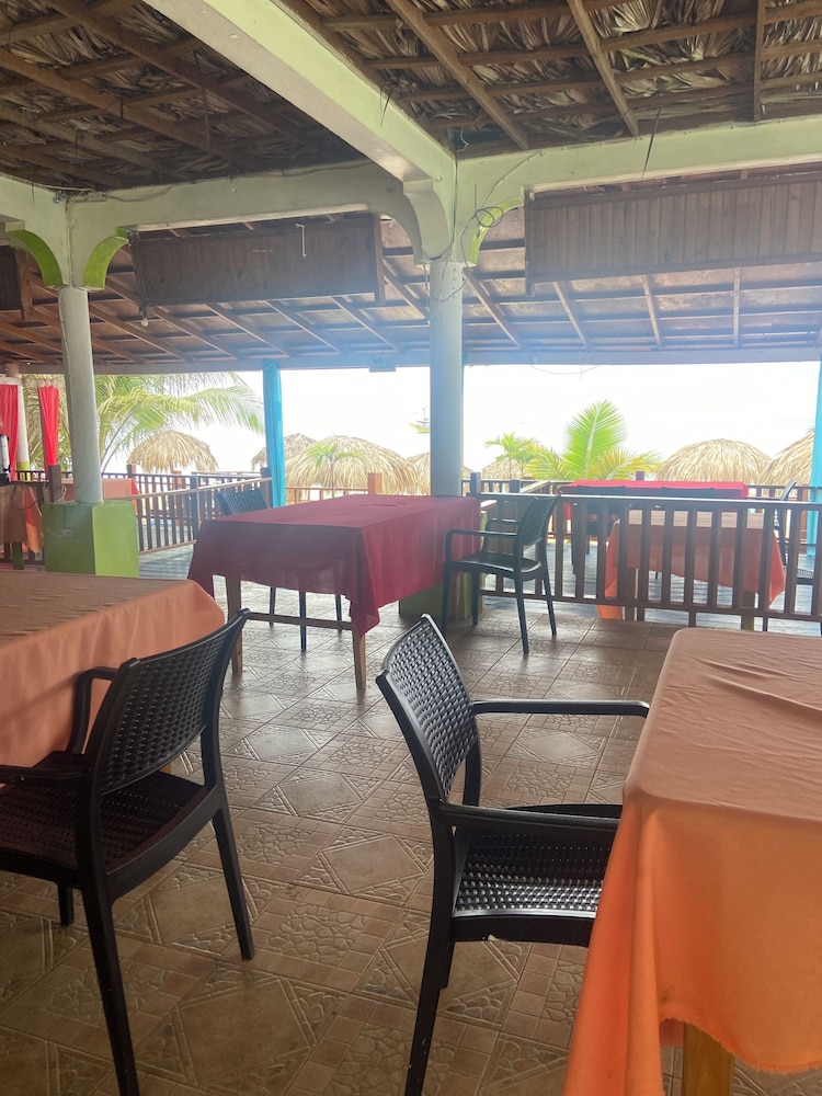 

Bari - Negril - Fun Holiday Beach Resort