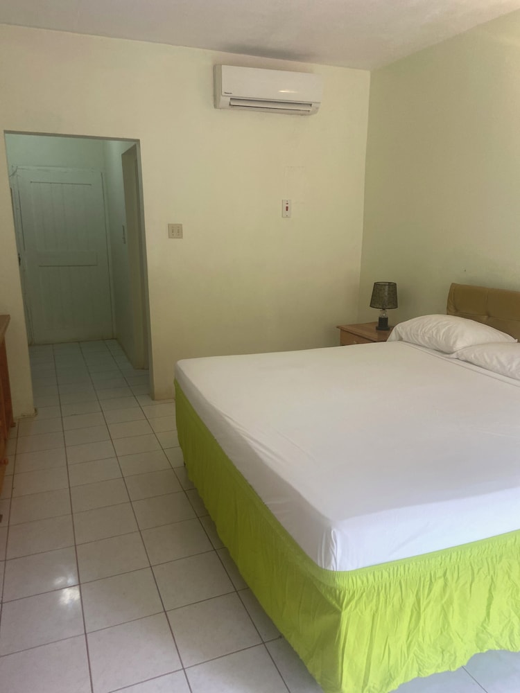 

Roma - Negril - Fun Holiday Beach Resort