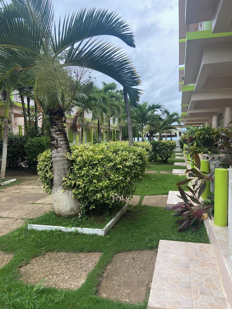 

Torino - Negril - Fun Holiday Beach Resort