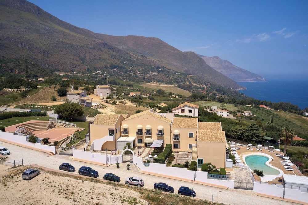 

Bari - Scopello, Trapani - Baglio Dello Zingaro