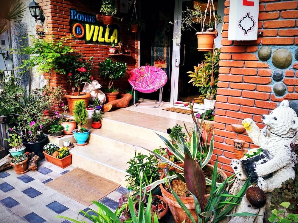 

Milano - Tbilisi - hotel villa