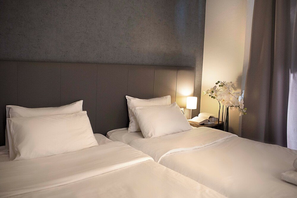 

Milano - Glyfada (Attica) - Galaxy Hotel