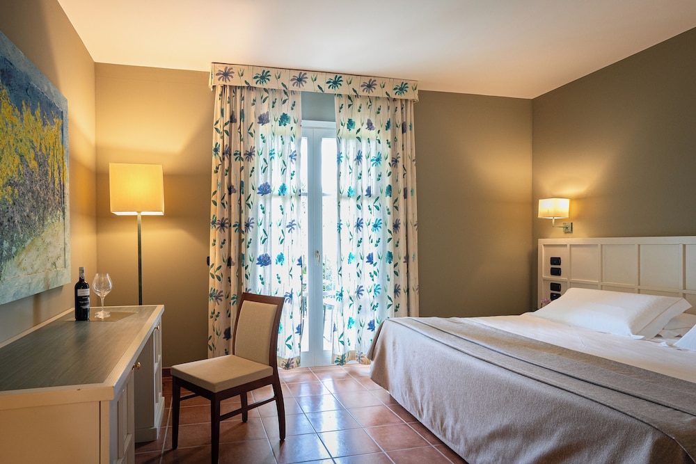 

Napoli - San Gimignano - Cappuccina Country Resort