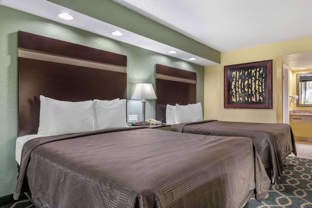 

Roma - Lake Buena Vista - Clarion Inn Orlando International Drive - ICON Park