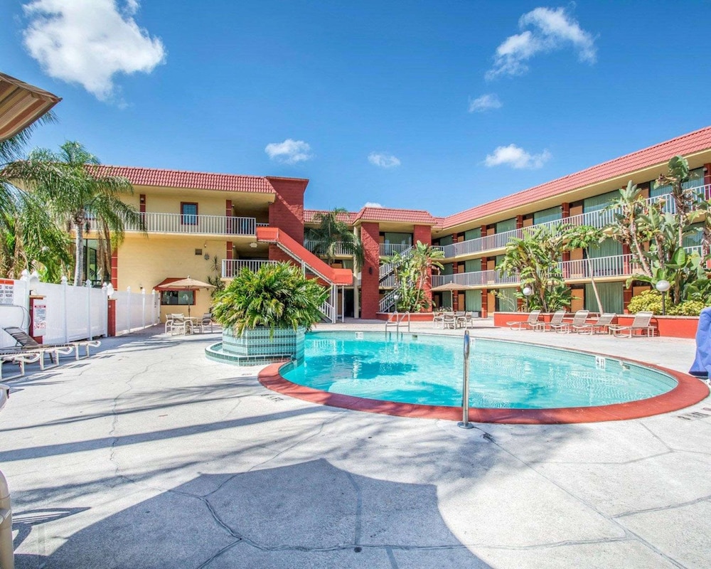 

Milano - St Petersburg - Quality Inn & Suites at Tropicana Field