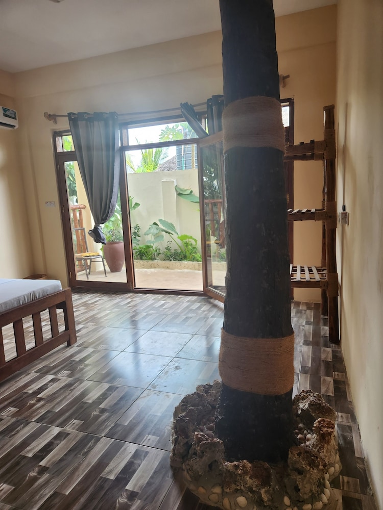 

Roma - Kidenga - Two Palms