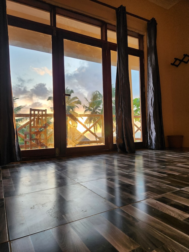 

Bologna - Jambiani, Zanzibar - Two Palms