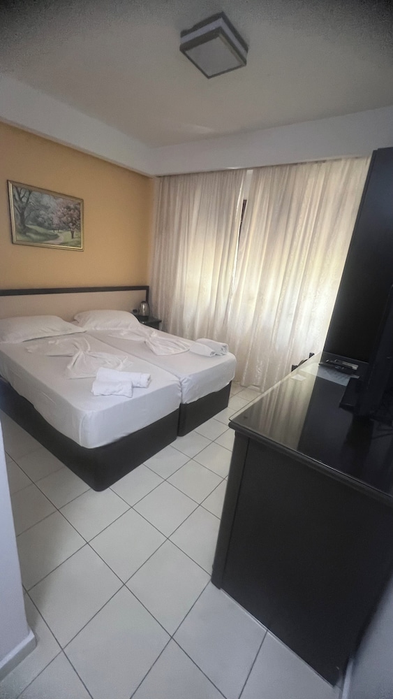 

Pescara - Durrës - Sunrise Hotel Çameria