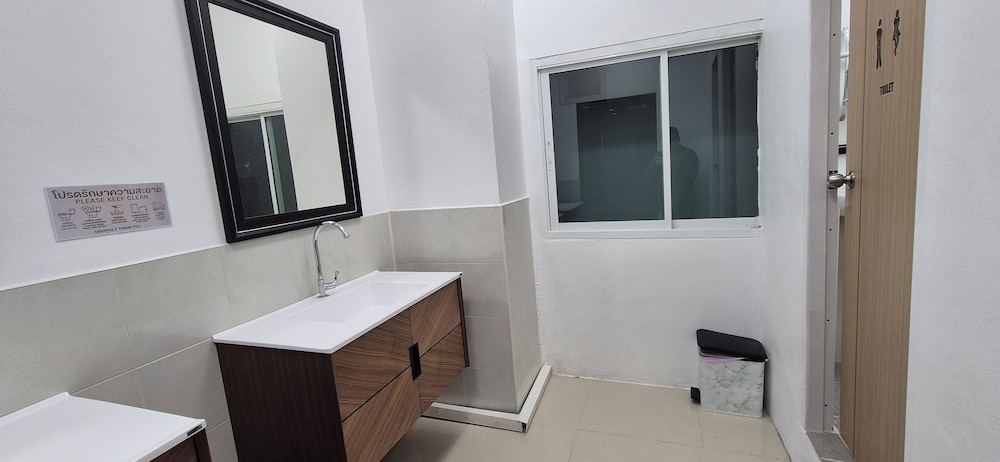 

Roma - Kata Beach - Hotel The Journey Patong New