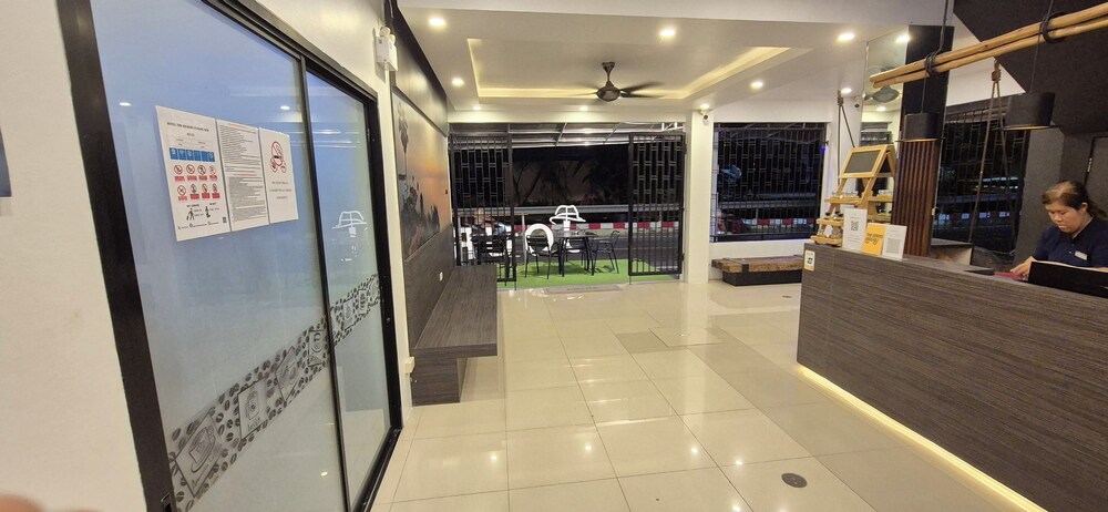 

Roma - Surin Beach - Hotel The Journey Patong New