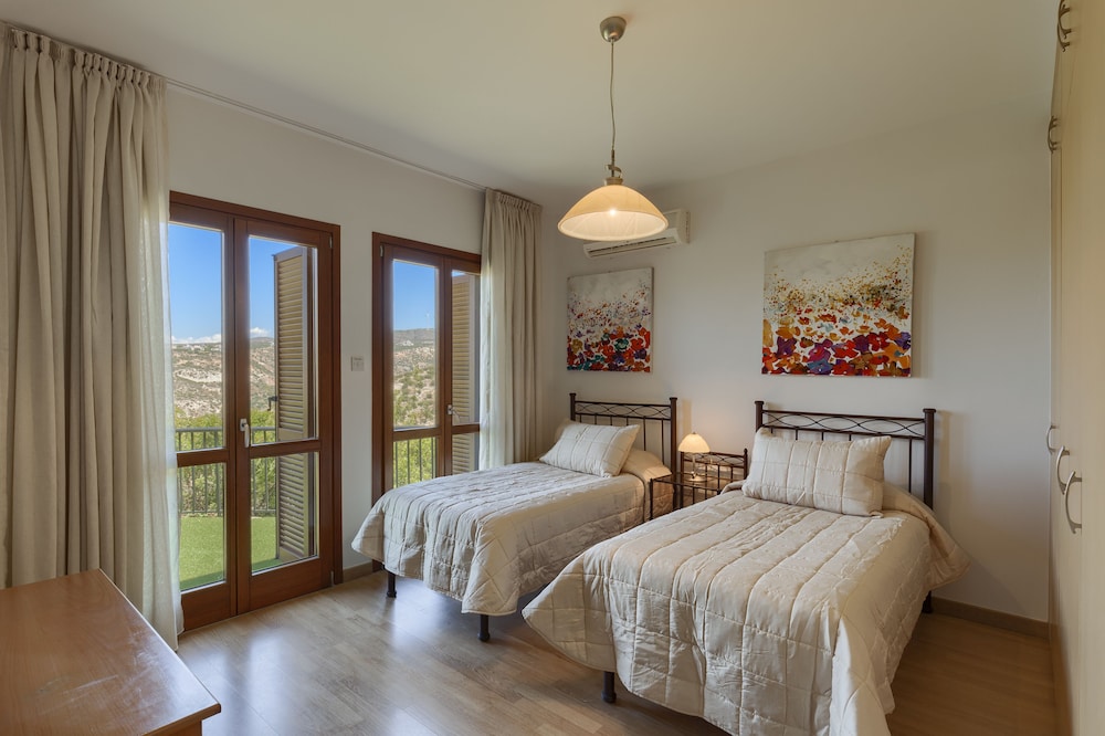 

Verona - Kouklia - Aphrodite Hills Rentals - Junior Villas