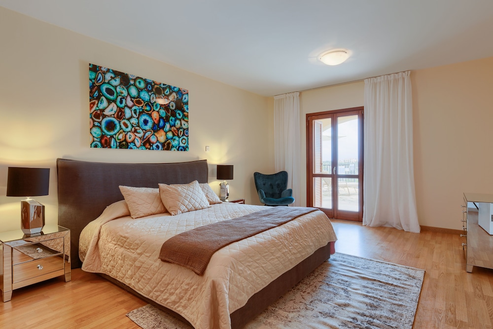 

Milano - Mandria - Aphrodite Hills Rentals - Junior Villas