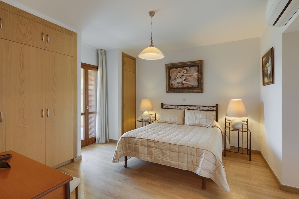 

Catania - Kouklia - Aphrodite Hills Rentals - Junior Villas