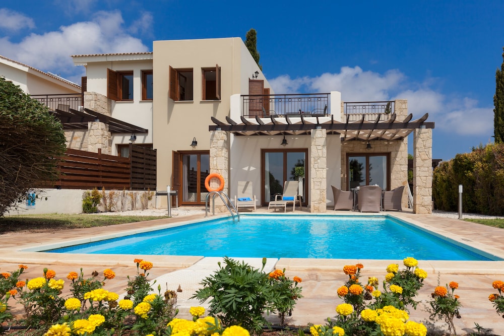

Bari - Kouklia - Aphrodite Hills Rentals - Junior Villas