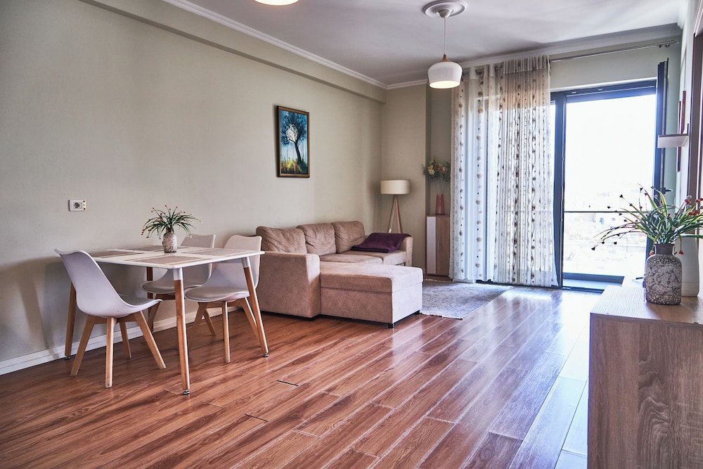 

Ancona - Tirana - Kalpazo Home Tirana 21