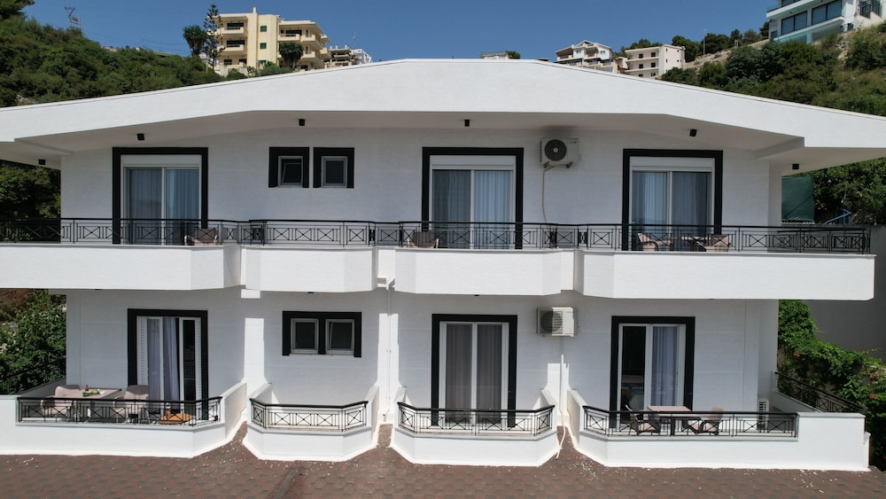 

Roma - Sarandë - Sunkissed Hotel
