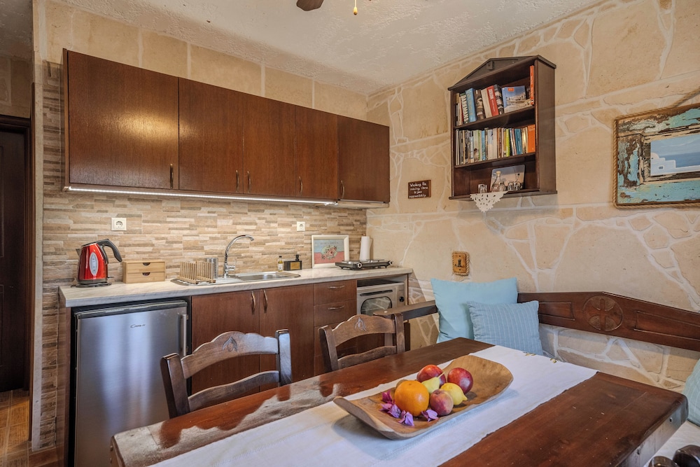 

Bari - Káto Zákros - Terra Minoika Boutique Resort