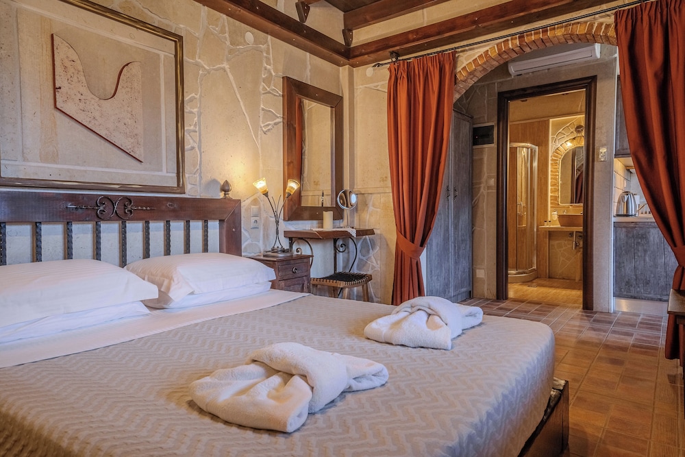 

Reggio Calabria - Káto Zákros - Terra Minoika Boutique Resort