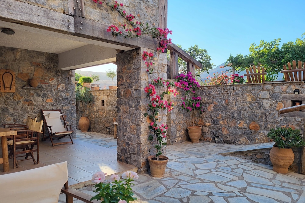

Roma - Káto Zákros - Terra Minoika Boutique Resort