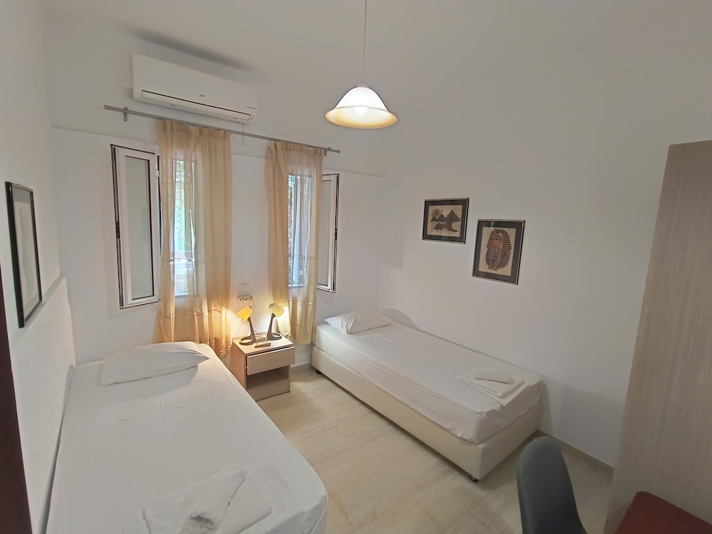 

Milano - Rodhiá - Albatross Apartments