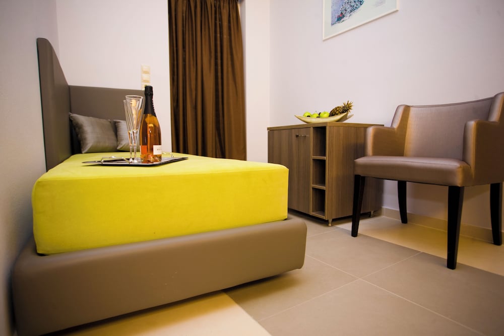 

Catania - Koutsounára - Astron Hotel