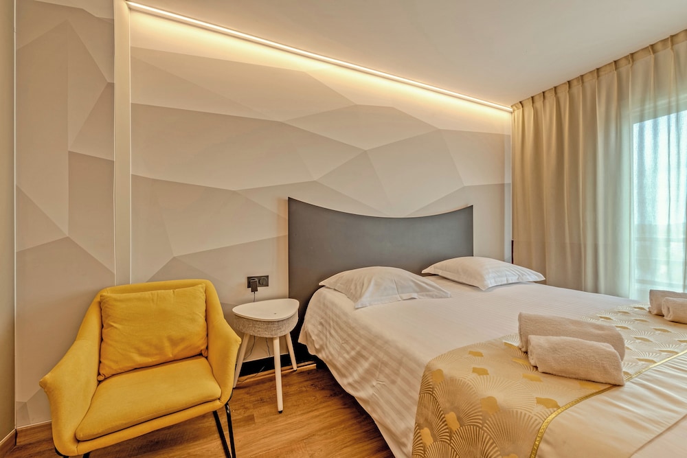 

Milano - Brest - Logis Hotel Center