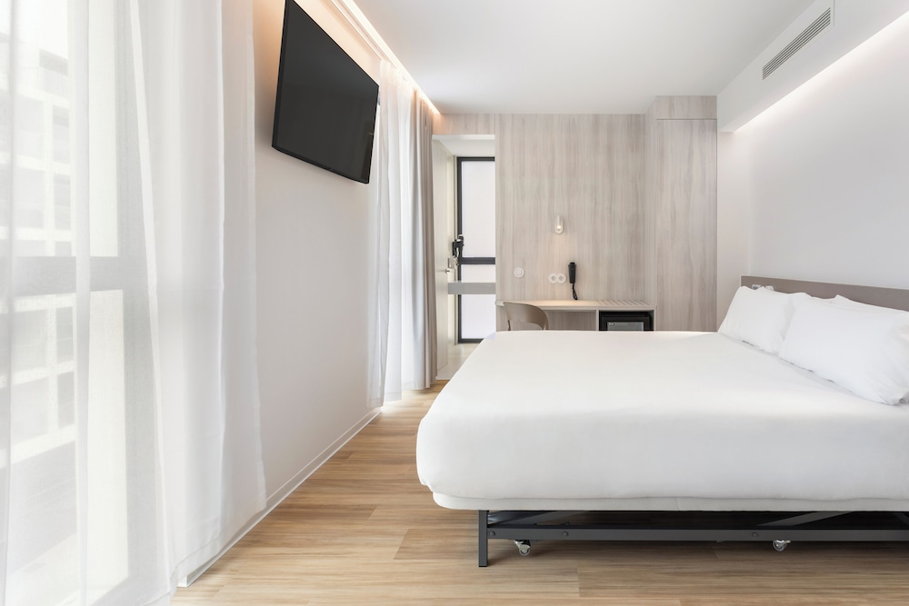 

Milano - Santo Tirso - B&B HOTEL Santo Tirso