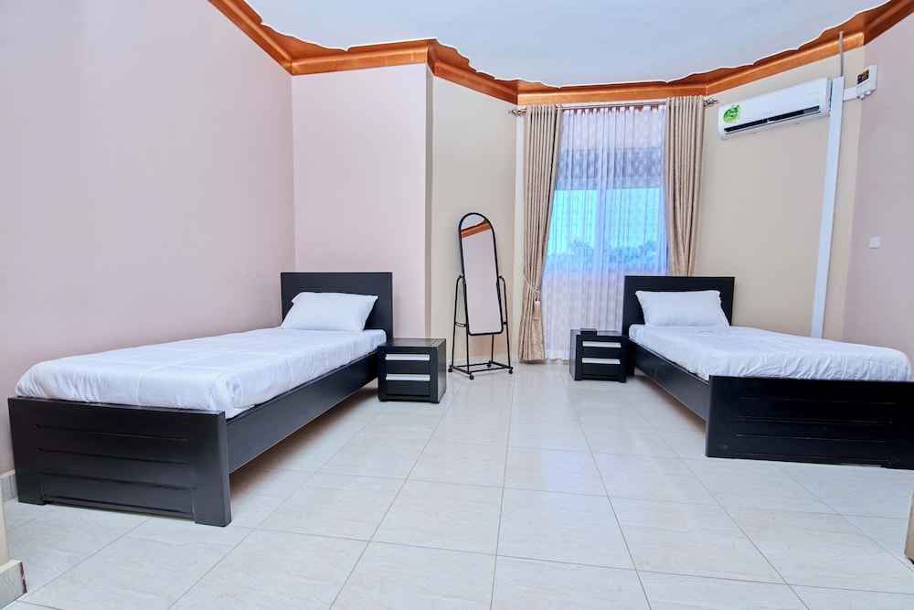 

Roma - Entebbe - PB & J Christian Hotel