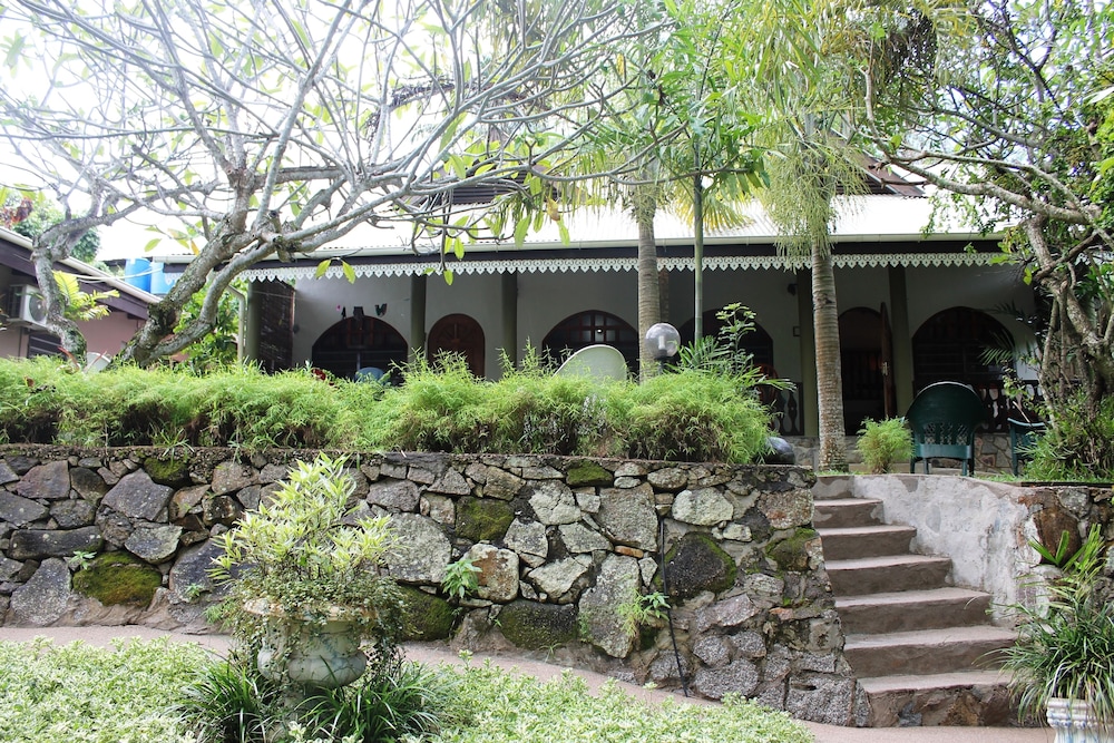 

Roma - Eden Island - Romance Bungalows