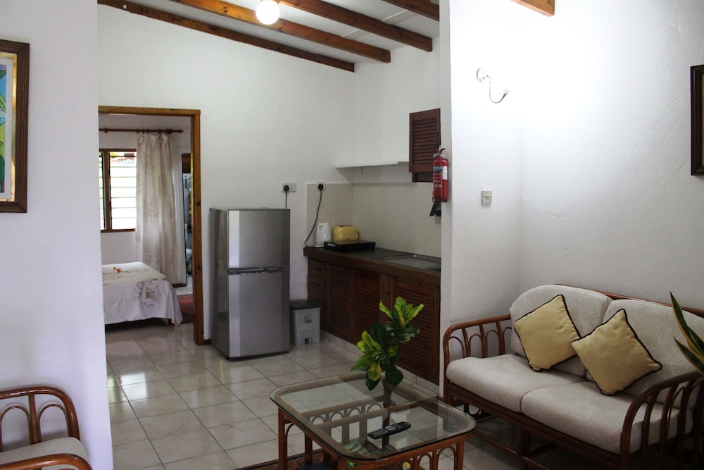 

Milano - Eden Island - Romance Bungalows