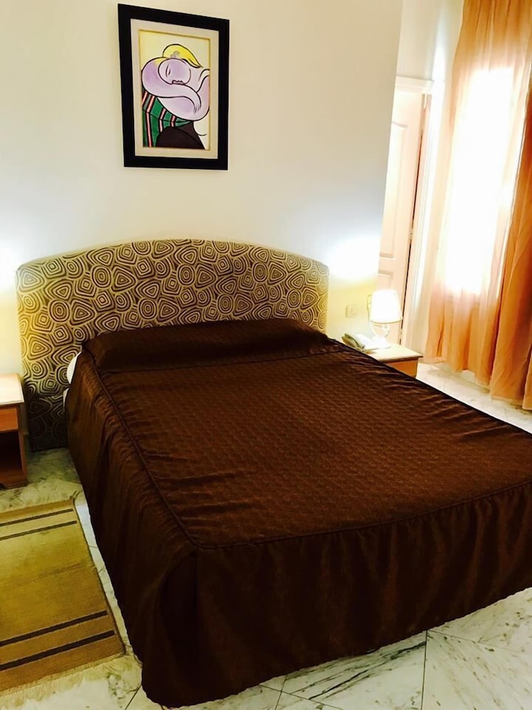 

Catania - Tunisi - Hotel Lafayette