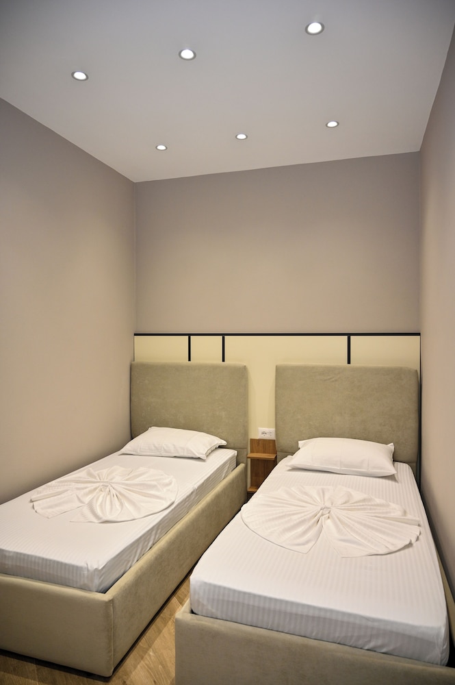

Catania - Durrës - MondurO Hotel