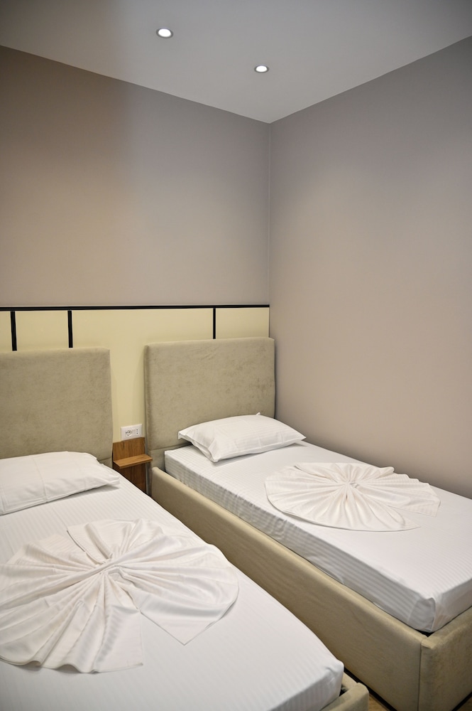 

Verona - Durrës - MondurO Hotel