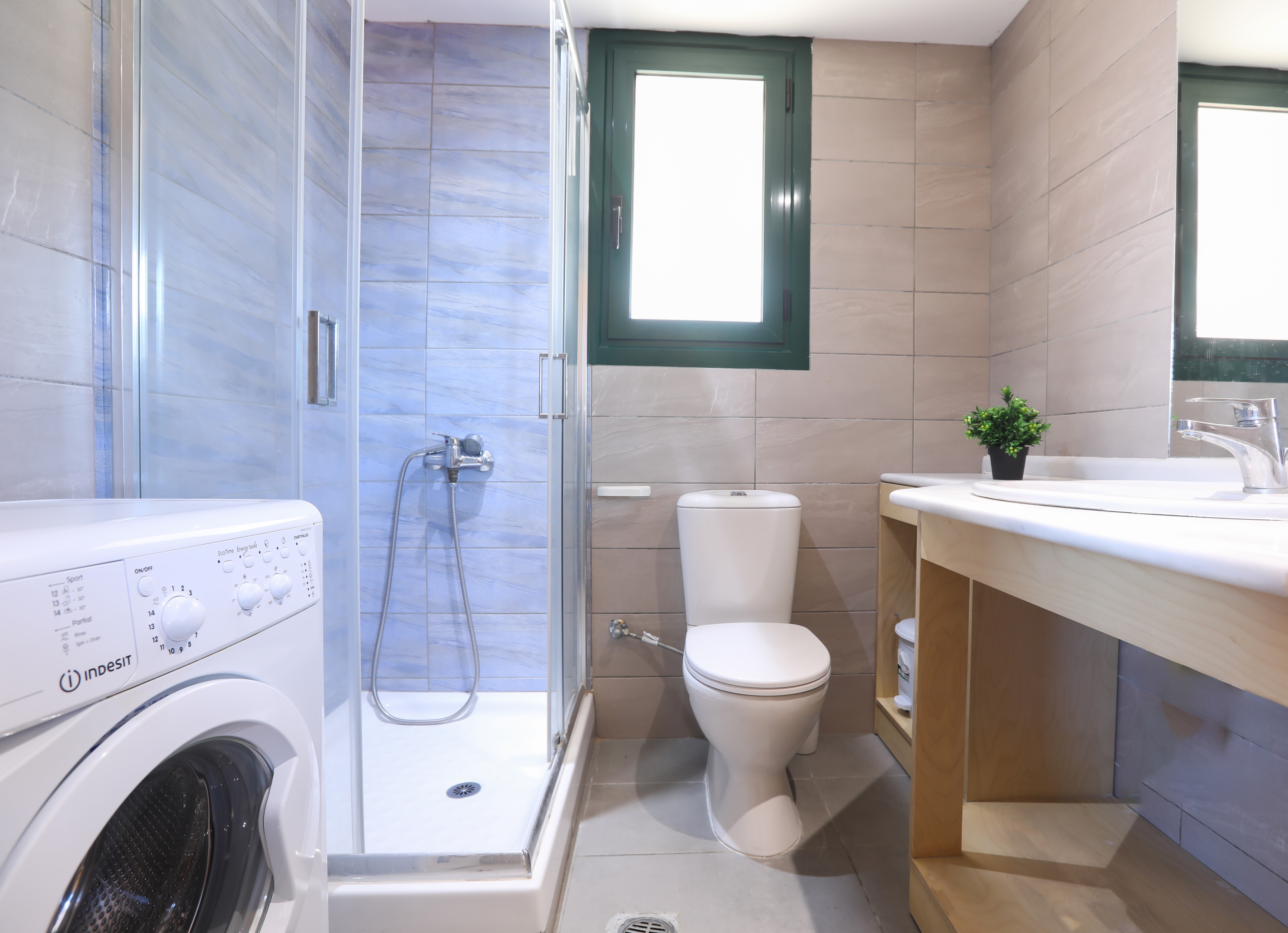 

Milano - Mesongi - Kerkyra Beach Hotel & Apartments
