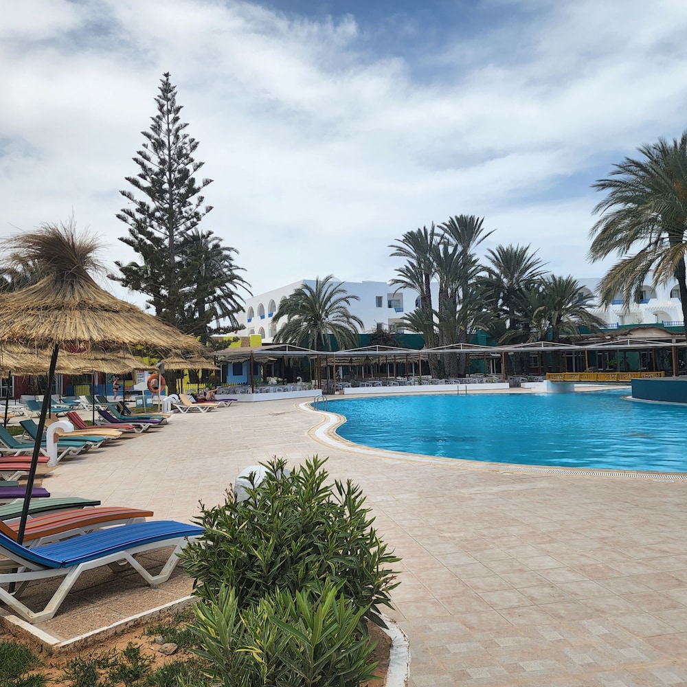 

Verona - Taguermess - Golf Beach & THALASSO