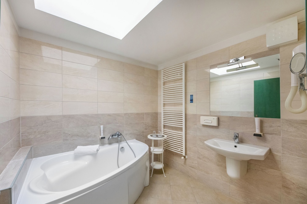 

Trieste - Budapest - Corvin Hotel Budapest Corvin Wing