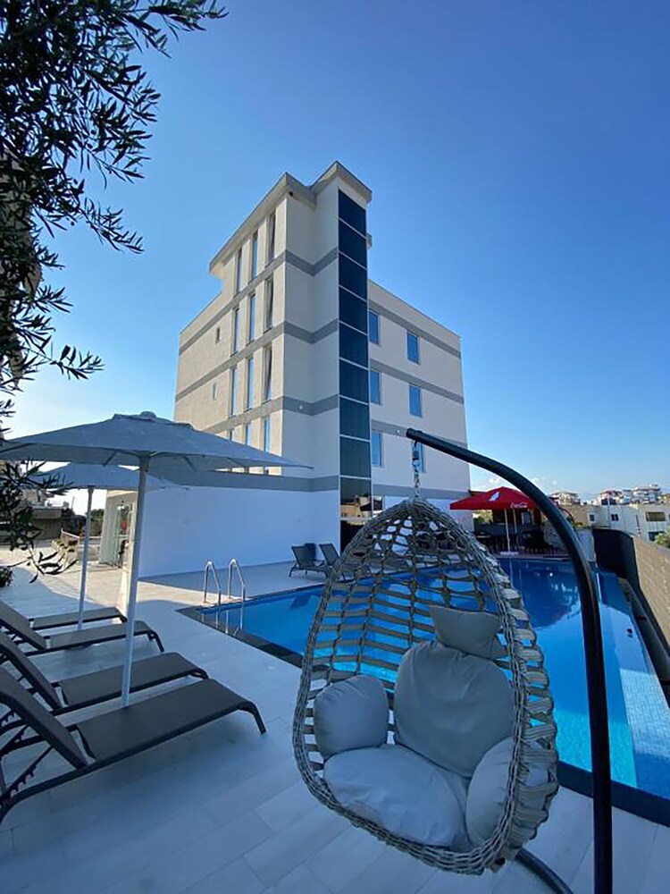 

Lamezia Terme - Ksamil - ADMIRO Hotel