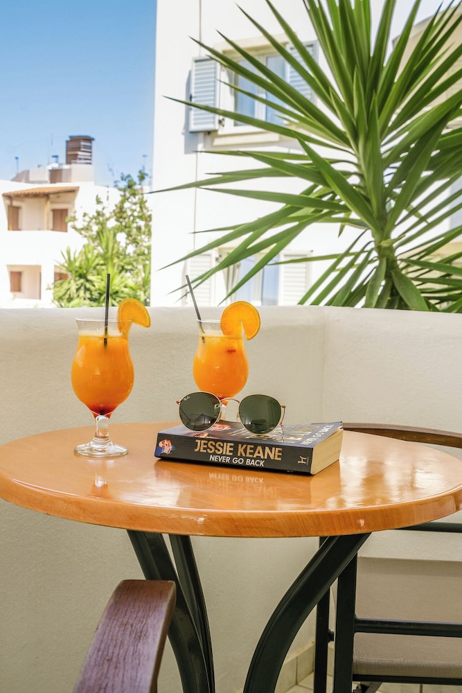 

Bologna - Milatos - Angela Studios Apartments