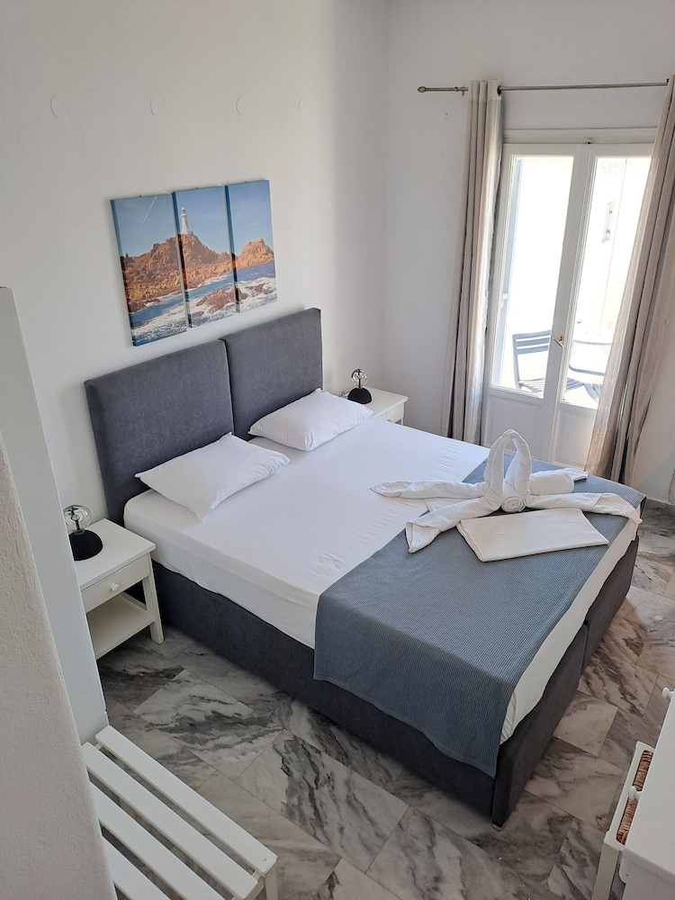 

Roma - Parikia - Oceanis Resort