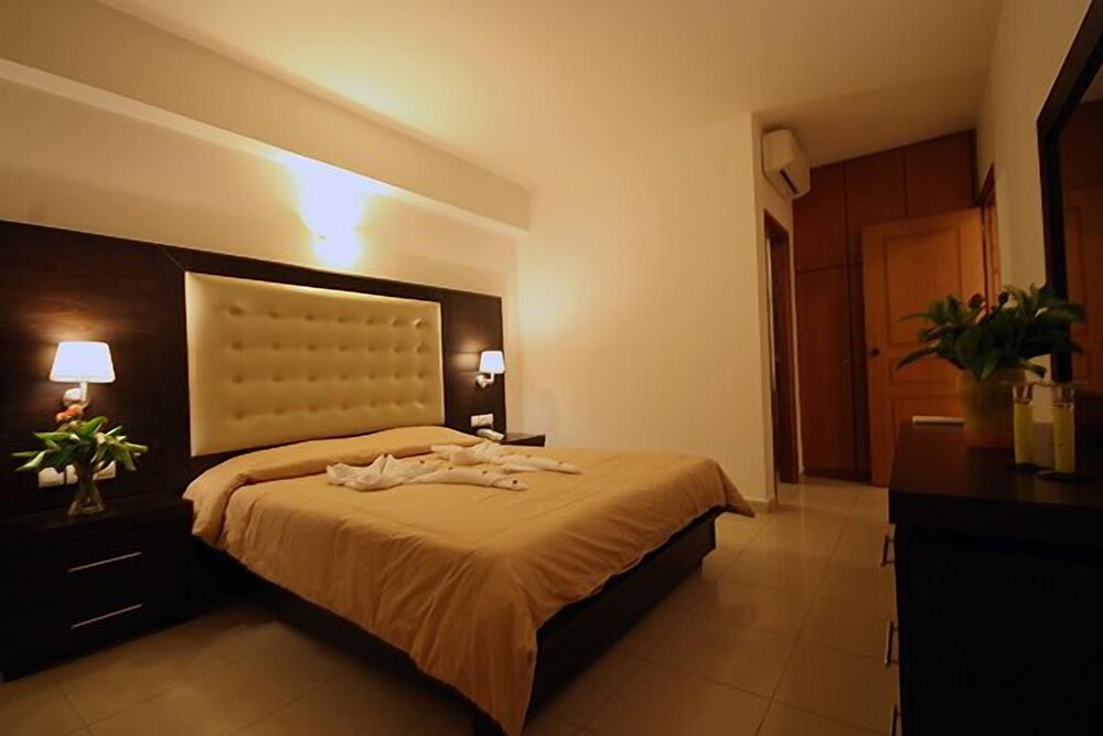 

Milano - Kolimvárion - Castro Beach Hotel