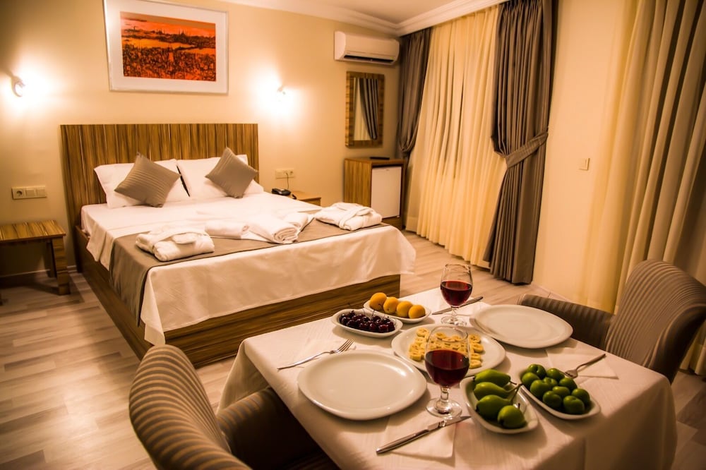 

Cagliari - Istanbul - Berlin Hotel Nisantasi