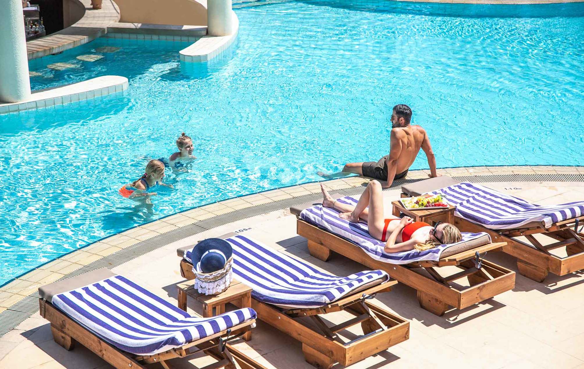 

Milano - Pyrgos - St Raphael Resort