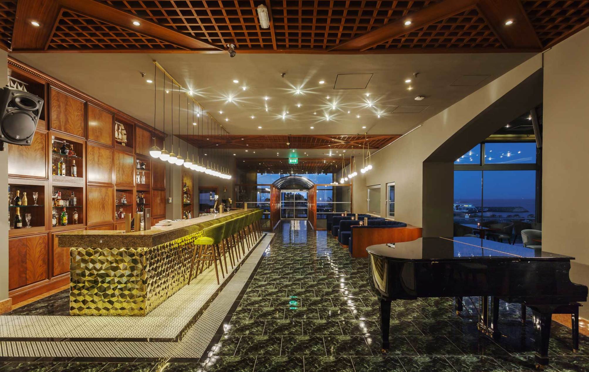 

Milano - Pyrgos - St Raphael Resort