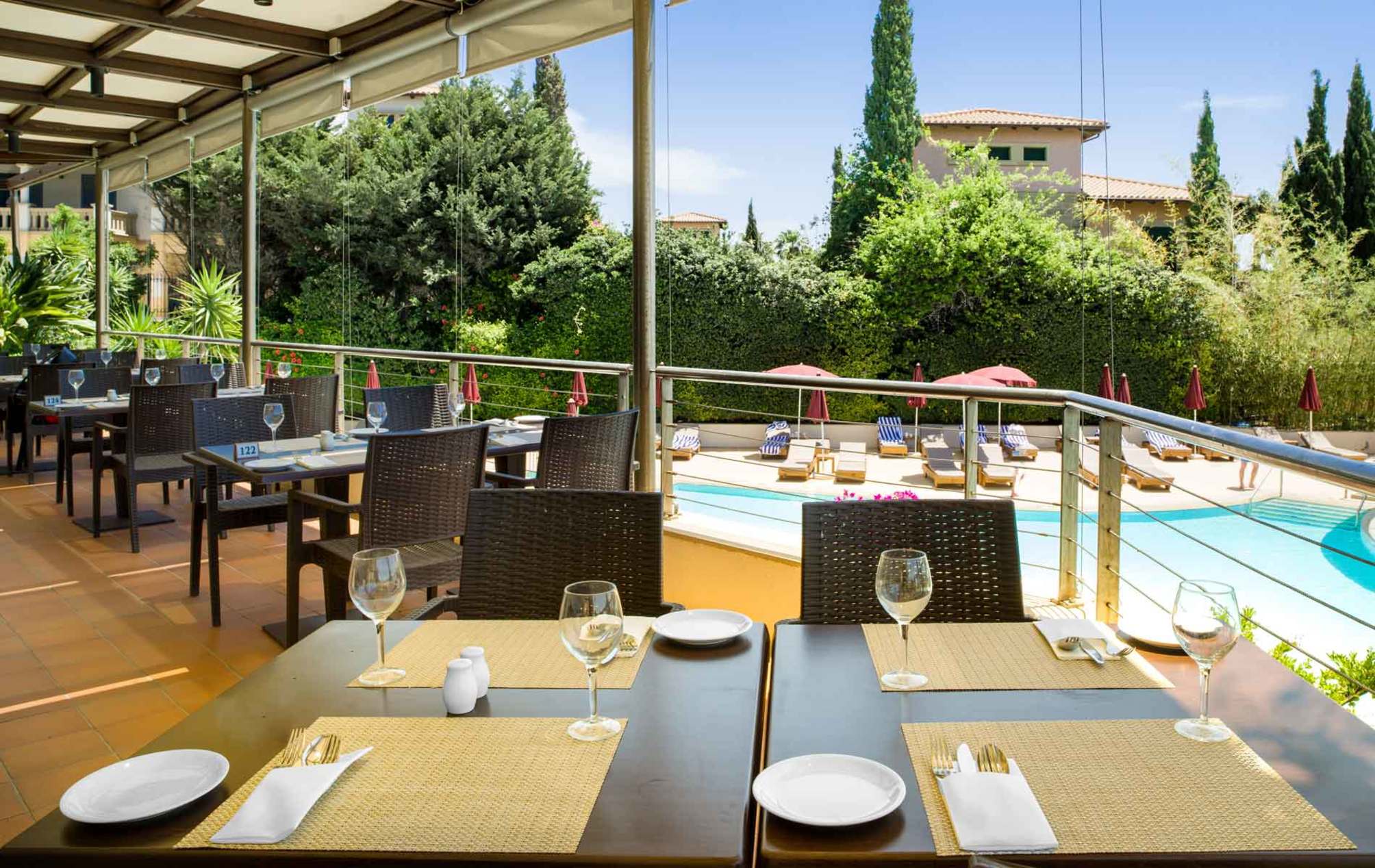 

Milano - Pyrgos - St Raphael Resort