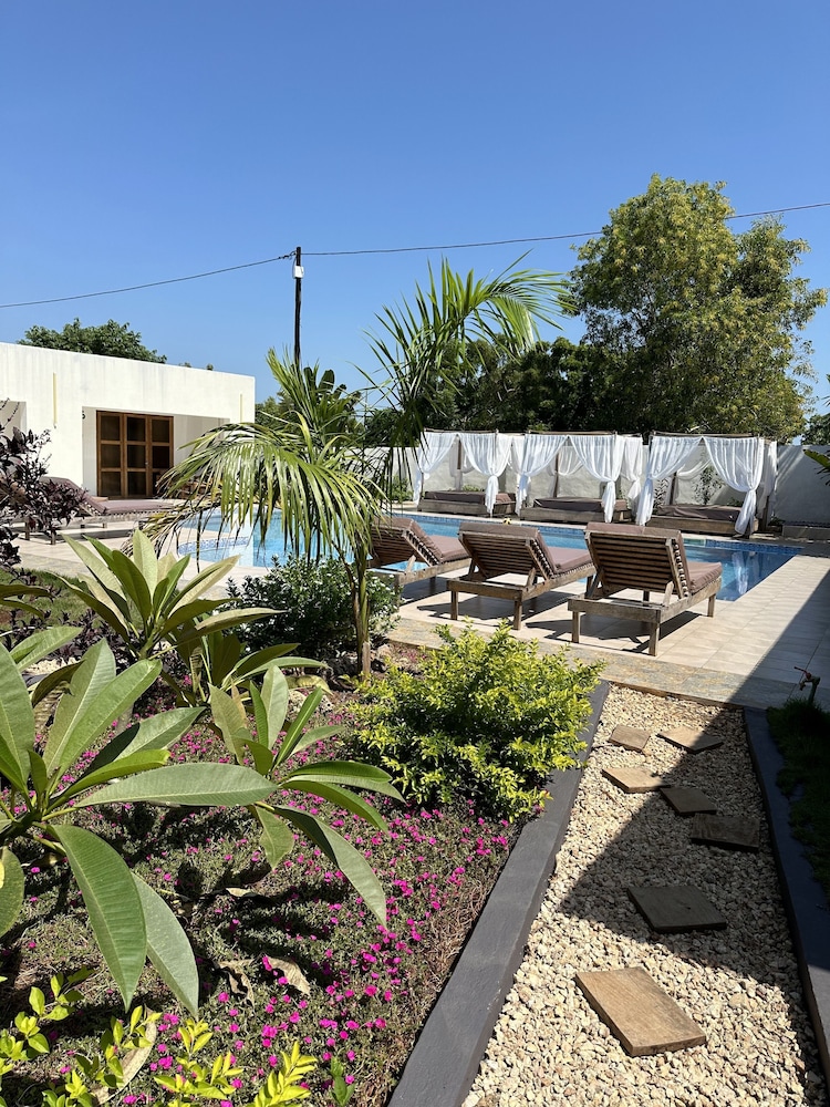 

Catania - Kendwa - Fukuchani Inn Hotel