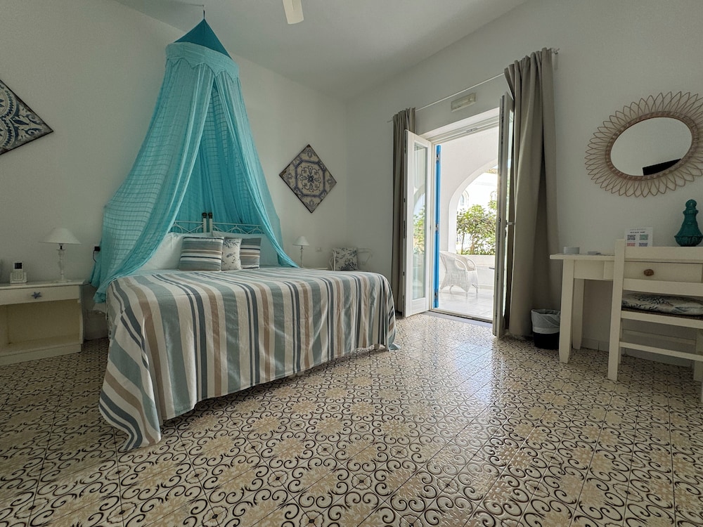 

Pisa - Panarea, Isole Eolie - Hotel Lisca Bianca
